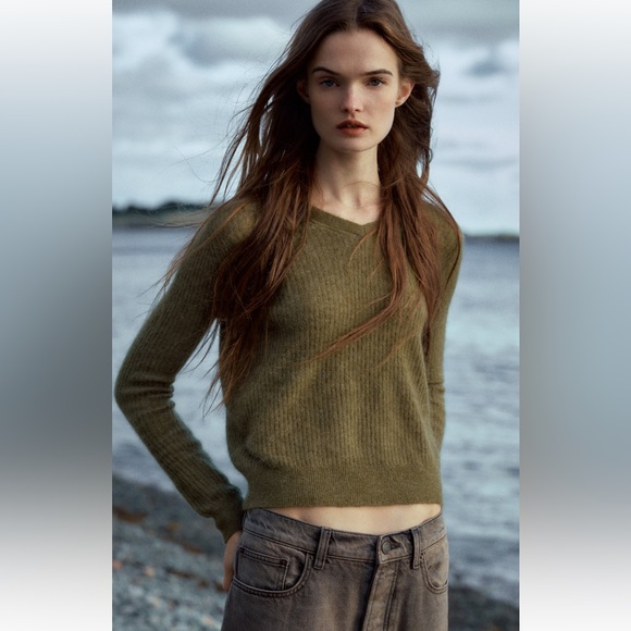 ZARA Alpaca and Wool Sweater - Picture 2 of 7